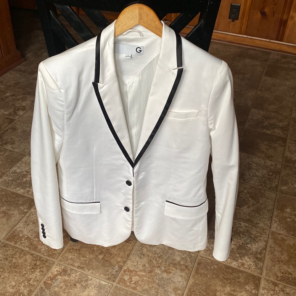White blazer. Like new! Only used twice. Medium size